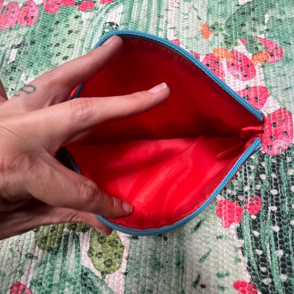 Este Lauder small red floral cosmetic bag like new - Picture 6 of 6